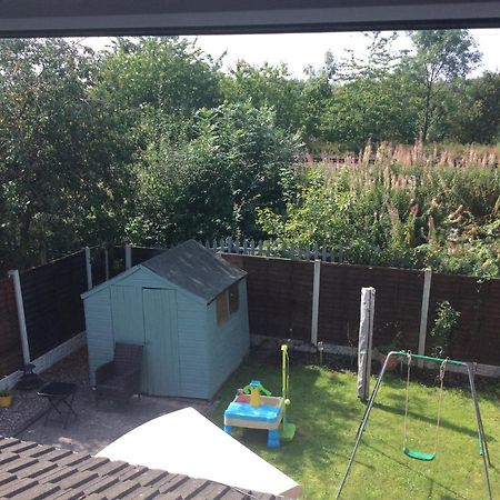Stunning Homestay In Wolverhampton Bushbury Buitenkant foto