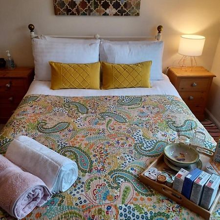 Stunning Homestay In Wolverhampton Bushbury Buitenkant foto