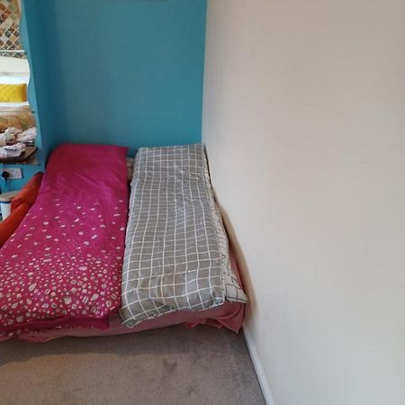 Stunning Homestay In Wolverhampton Bushbury Buitenkant foto