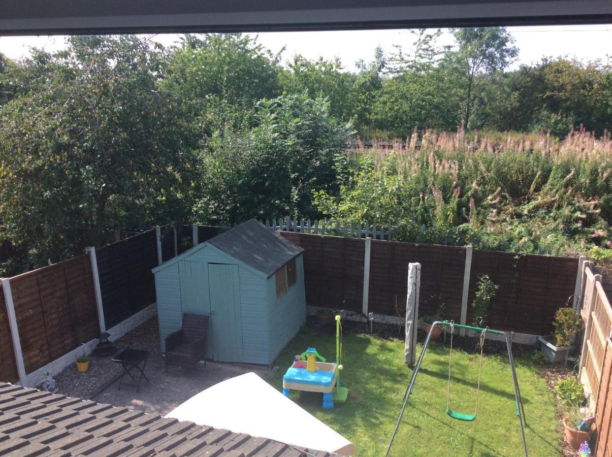 Stunning Homestay In Wolverhampton Bushbury Buitenkant foto