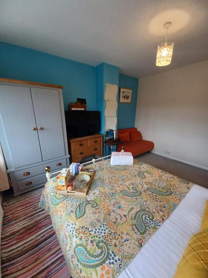 Stunning Homestay In Wolverhampton Bushbury Buitenkant foto