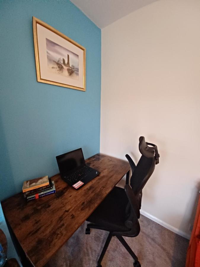 Stunning Homestay In Wolverhampton Bushbury Buitenkant foto
