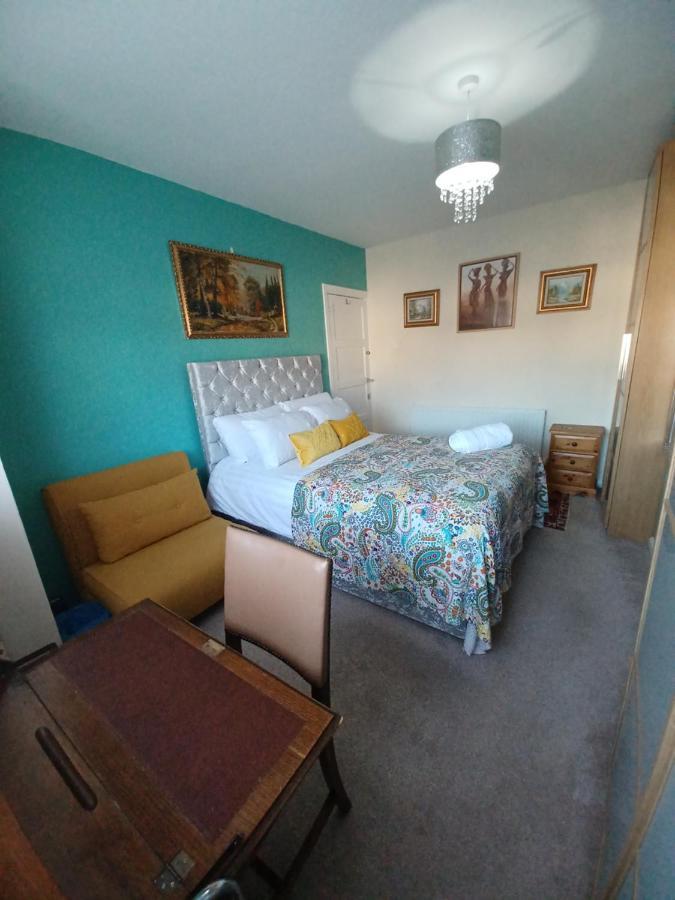 Stunning Homestay In Wolverhampton Bushbury Buitenkant foto