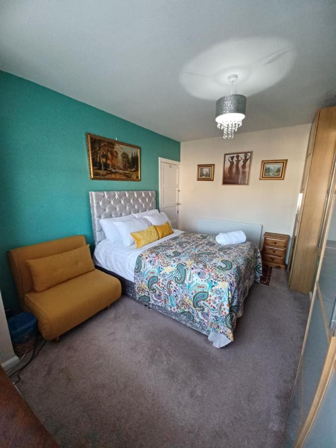 Stunning Homestay In Wolverhampton Bushbury Buitenkant foto