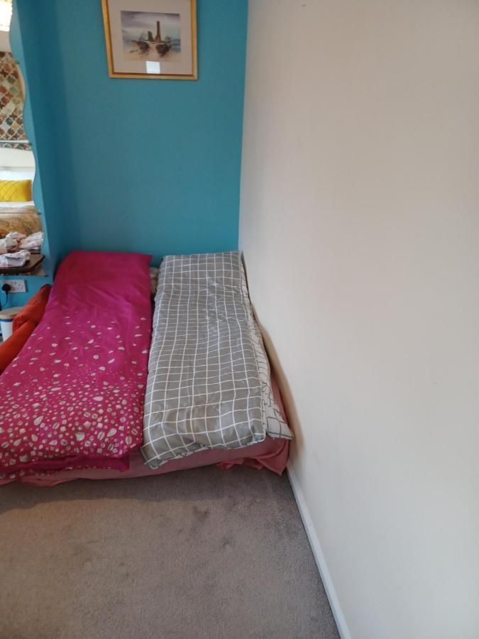 Stunning Homestay In Wolverhampton Bushbury Buitenkant foto